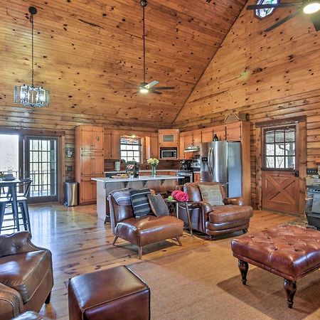 Luxury Pearcy Cabin With 5 Private Acres And Hot Tub! エクステリア 写真