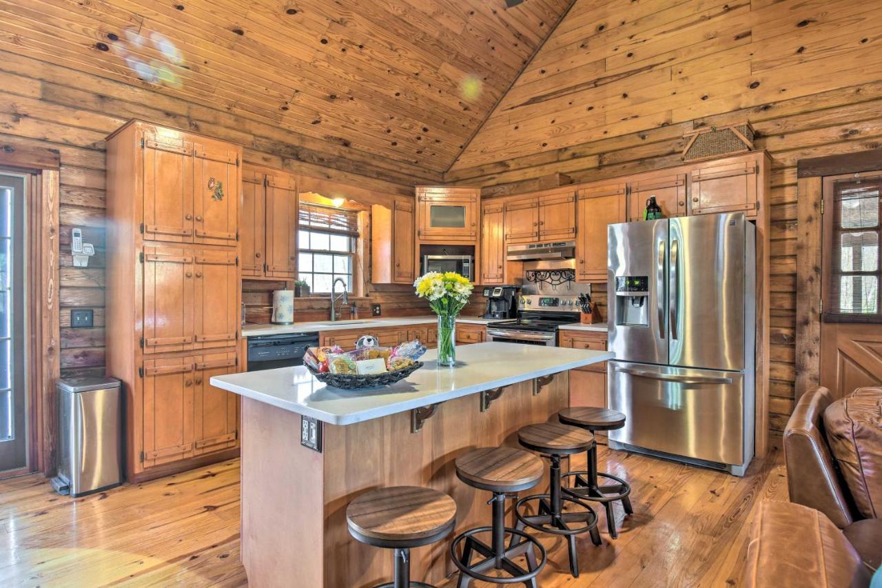 Luxury Pearcy Cabin With 5 Private Acres And Hot Tub! エクステリア 写真
