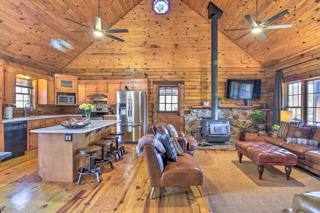 Luxury Pearcy Cabin With 5 Private Acres And Hot Tub! エクステリア 写真
