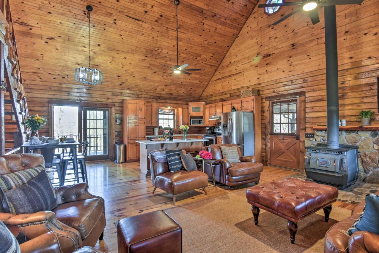 Luxury Pearcy Cabin With 5 Private Acres And Hot Tub! エクステリア 写真