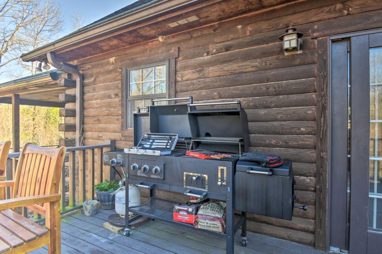 Luxury Pearcy Cabin With 5 Private Acres And Hot Tub! エクステリア 写真