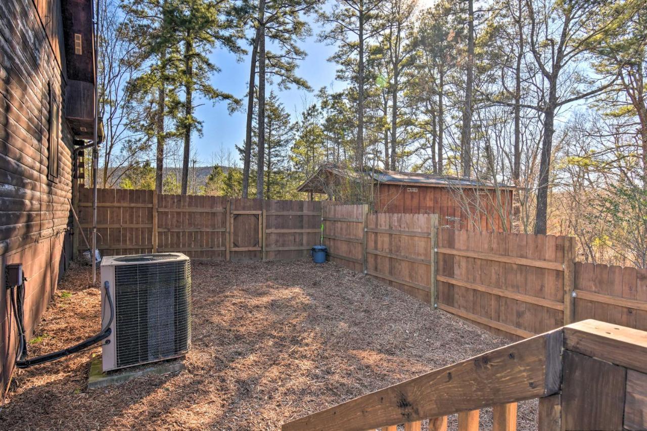 Luxury Pearcy Cabin With 5 Private Acres And Hot Tub! エクステリア 写真