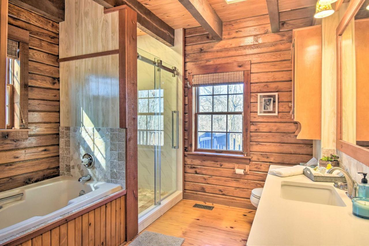 Luxury Pearcy Cabin With 5 Private Acres And Hot Tub! エクステリア 写真