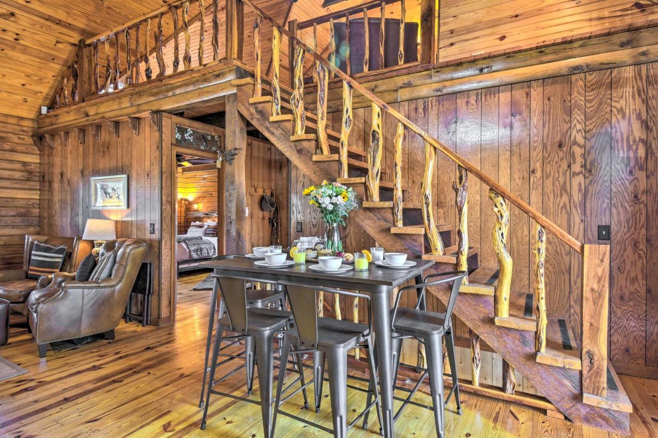Luxury Pearcy Cabin With 5 Private Acres And Hot Tub! エクステリア 写真