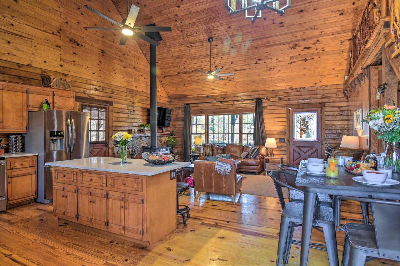 Luxury Pearcy Cabin With 5 Private Acres And Hot Tub! エクステリア 写真