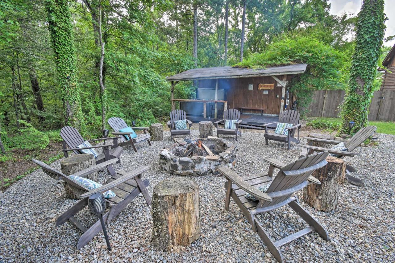 Luxury Pearcy Cabin With 5 Private Acres And Hot Tub! エクステリア 写真