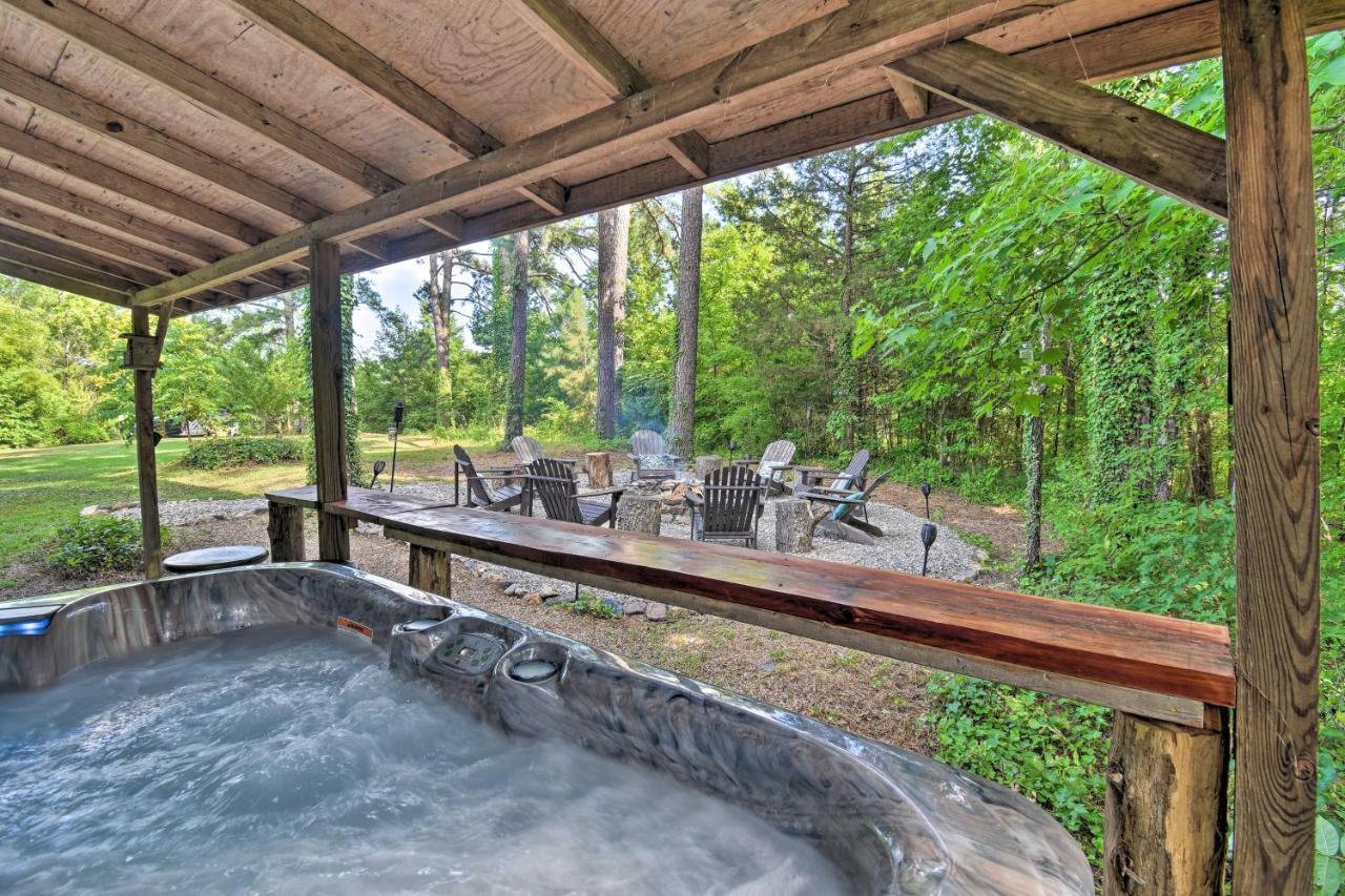 Luxury Pearcy Cabin With 5 Private Acres And Hot Tub! エクステリア 写真