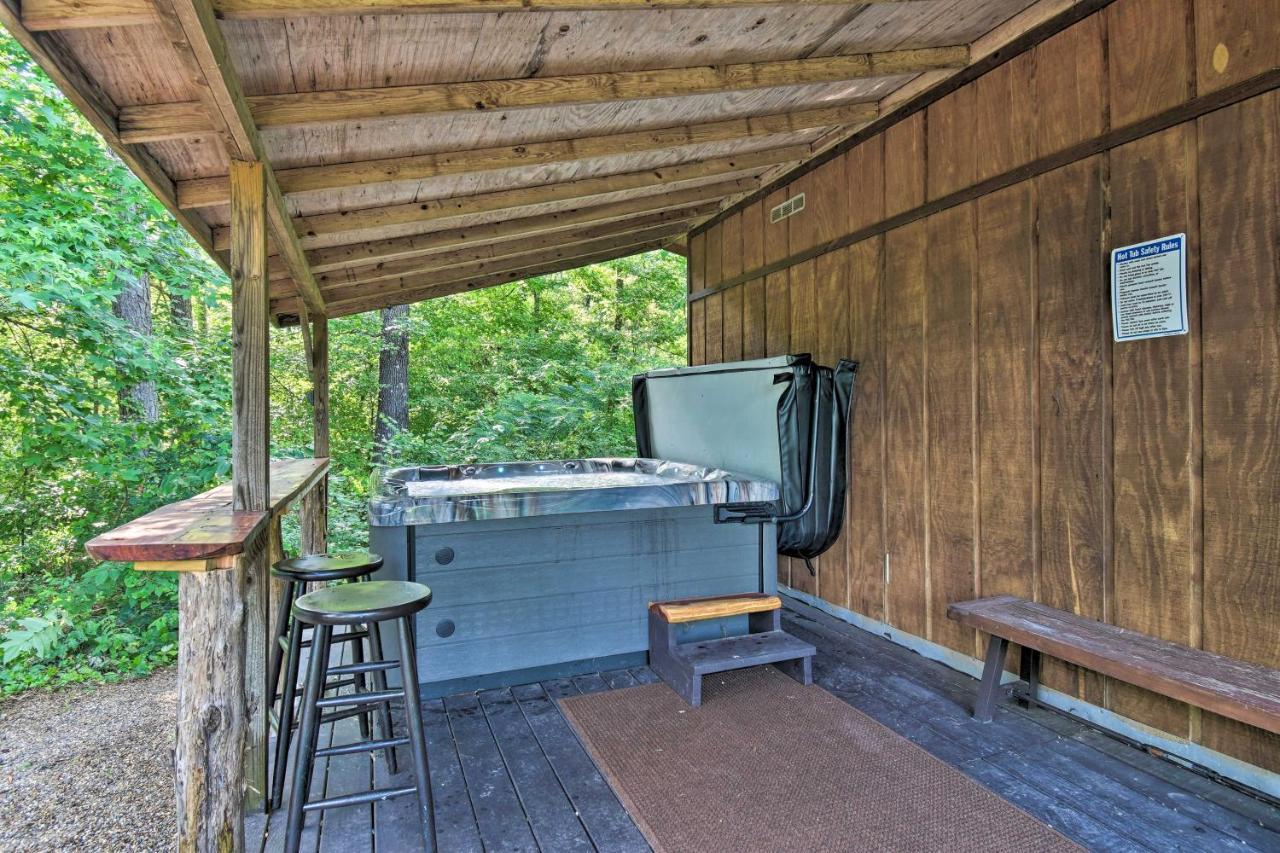 Luxury Pearcy Cabin With 5 Private Acres And Hot Tub! エクステリア 写真